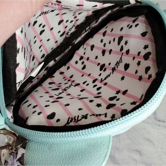 🔺️Betsey Johnson Blue Bear w/Silver Eyeglasses & Pink Lips Wristlet - Picture 8 of 9